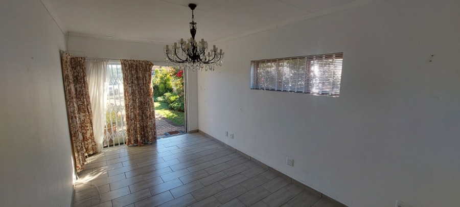 4 Bedroom Property for Sale in Wavecrest Eastern Cape